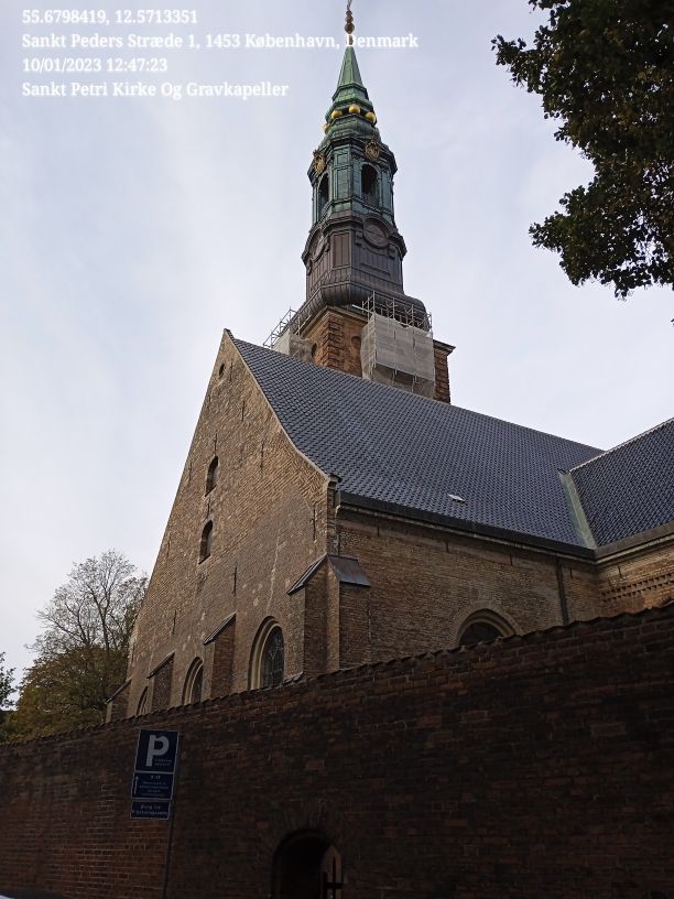 Sankt Petri Kirke Og Gravkapeller